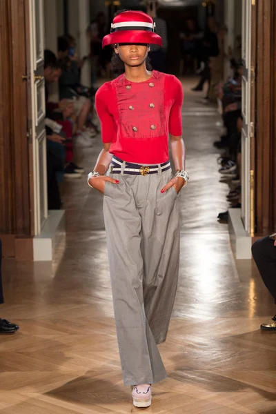 Look 3